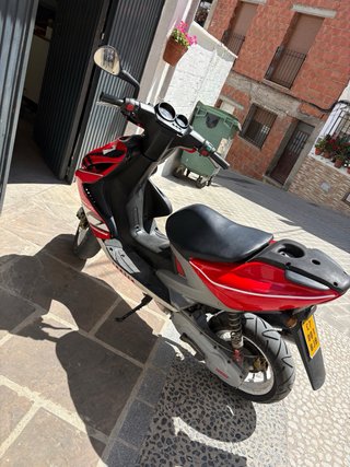 Yamaha Aerox Roja y Blanca