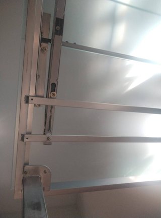 Mesa extensible cristal templado y metal