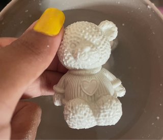 Orso d'amore in cemento e marmorina