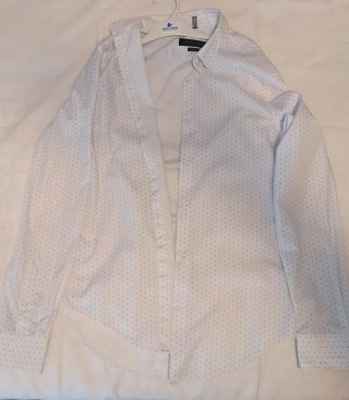 Camisa Zara Man blanca con puntos