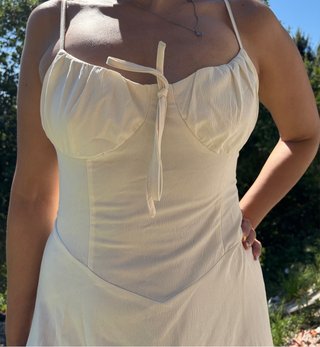 Vestido largo beige estilo corset