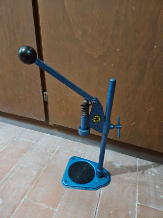 Tappatrice per bottiglie