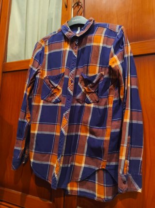 Camisa Stradivarius cuadros azul y naranja