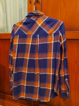 Camisa Stradivarius cuadros azul y naranja