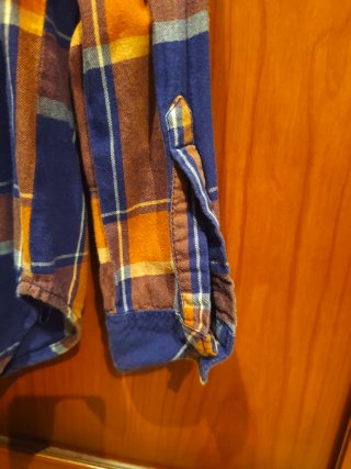 Camisa Stradivarius cuadros azul y naranja