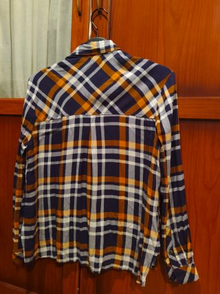 Camisa Bershka cuadros azul y naranja