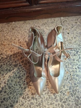 Zapatos Pepe Botella dorados talla 40