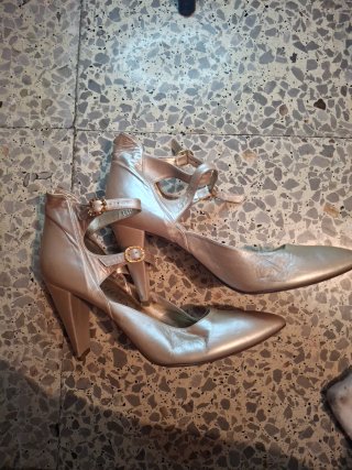 Zapatos Pepe Botella dorados talla 40