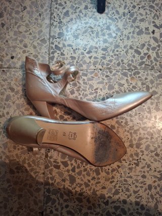 Zapatos Pepe Botella dorados talla 40