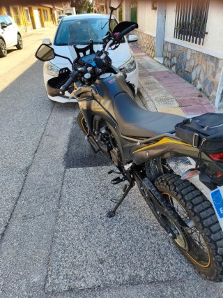 Voge 300 Rally Negra y Amarilla