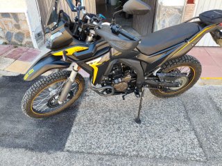 Voge 300 Rally Negra y Amarilla