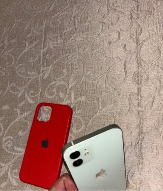 iPhone 12 Verde y Funda Roja
