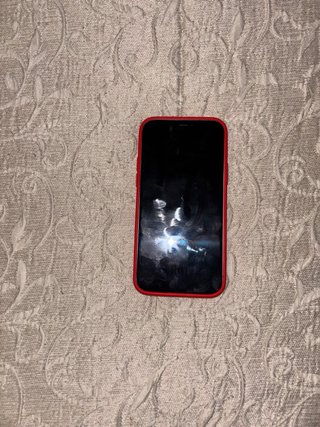 iPhone 12 Verde y Funda Roja