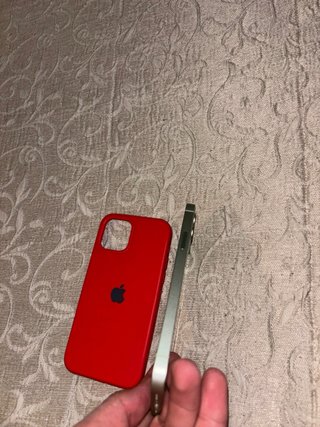 iPhone 12 Verde y Funda Roja