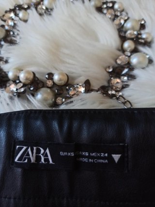 Falda de Cuero Zara