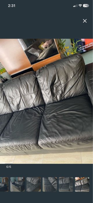 Sofá de piel negro/SKOGABY de IKEA.