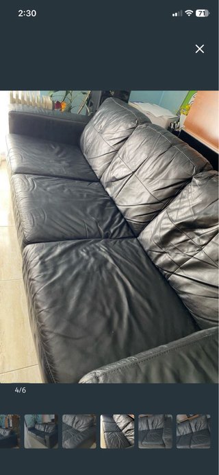 Sofá de piel negro/SKOGABY de IKEA.