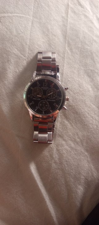 Reloj MGEER Negro y Plateado
