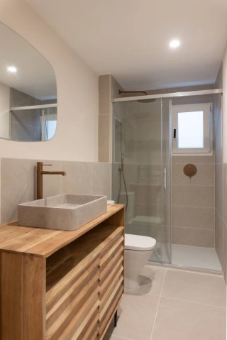 Reforma de baño: piedra y pizarra