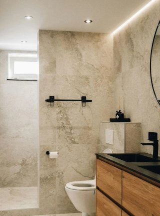 Reforma de baño: piedra y pizarra