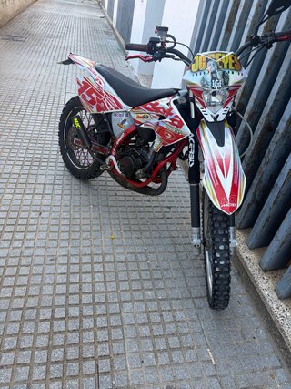 Beta Enduro Roja y Blanca