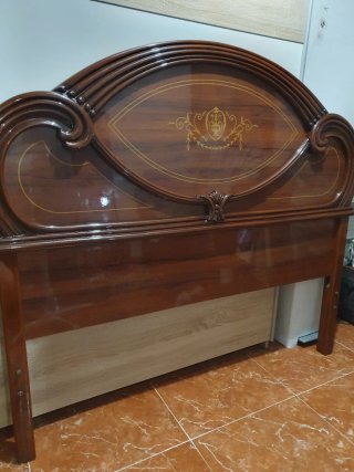 Cama Clásica Madera y Tela