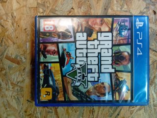 PS4 500GB + GTA V + FIFA 20 + Mando