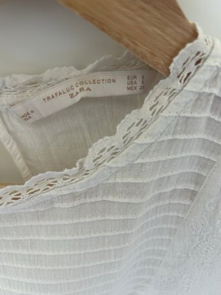 Blusa blanca con encaje