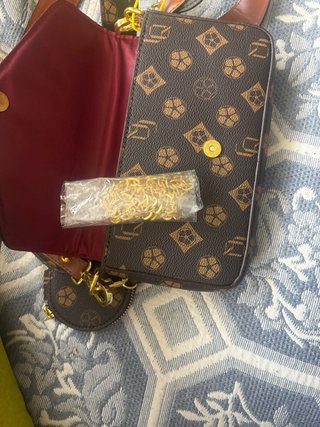 Bolso marrón con monedero