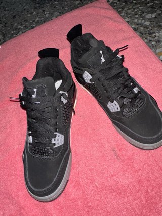 Zapatillas Jordan 4 Negras y Grises