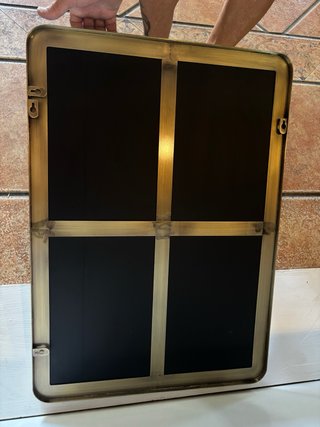 Specchio moderno in metallo e vetro