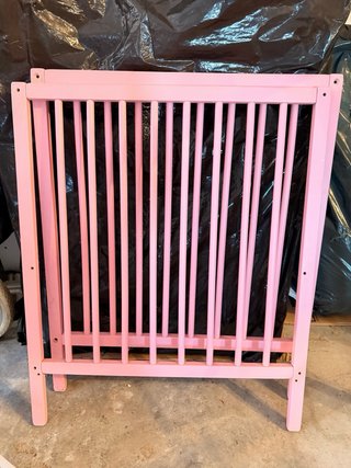Cuna IKEA madera rosa
