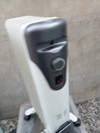 Radiador Eléctrico Blanco y Gris