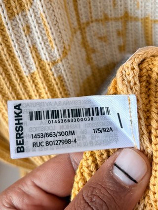 Jersey Bershka amarillo cuello redondo estampado