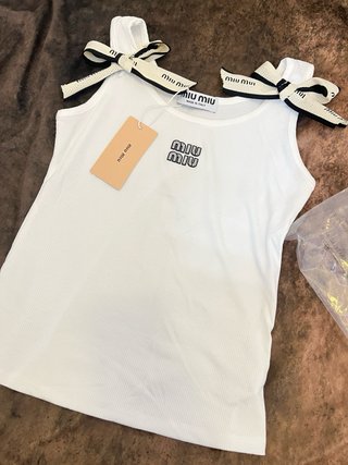 Camiseta Miu Miu Longitud (48cm), ancho(35cm)