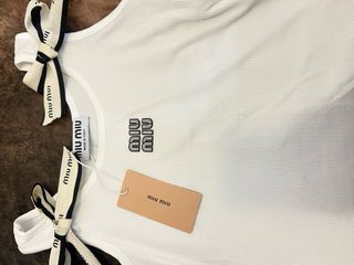 Camiseta Miu Miu Longitud (48cm), ancho(35cm)