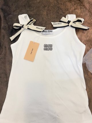 Camiseta Miu Miu Longitud (48cm), ancho(35cm)