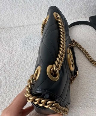 Bolso Gucci Marmont 26 Negro Cadena Dorada