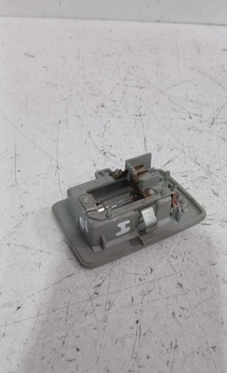 Toyota 183028 8134002030b0 luz yaris 1.5 (nsp131_)
