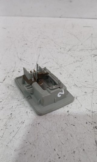 Toyota 183028 8134002030b0 luz yaris 1.5 (nsp131_)