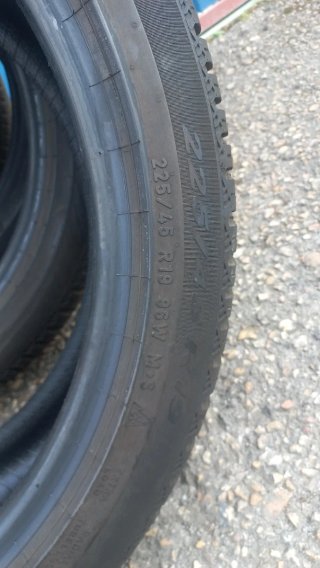 4 Neumáticos Pirelli 225/45 R19