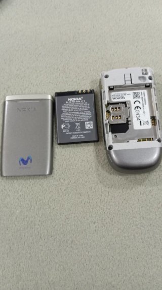 Móvil Nokia Azul y Plateado