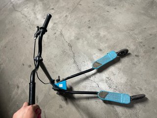 Patinete azul