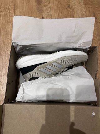 Adidas Pureboost 23 Talla 42 2/3 Beige/Gris