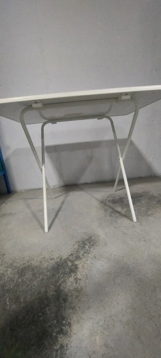 Mesa blanca plegable