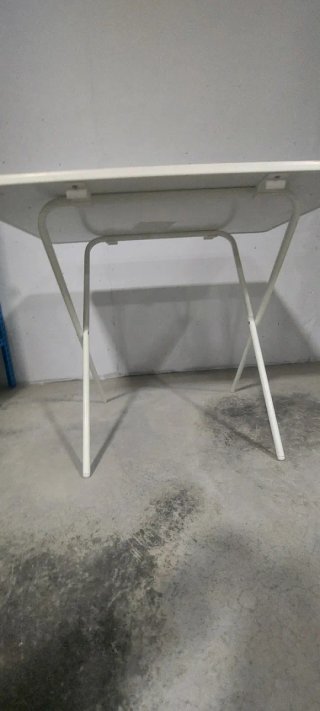 Mesa blanca plegable