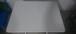 Mesa blanca plegable
