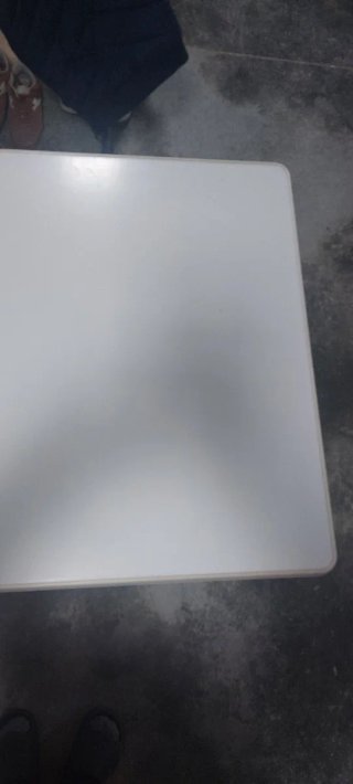 Mesa blanca plegable
