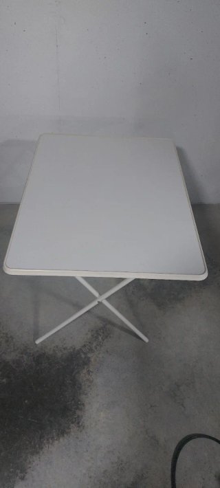 Mesa blanca plegable