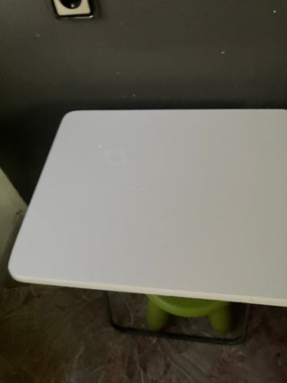 Mesa infantil verde y blanca
